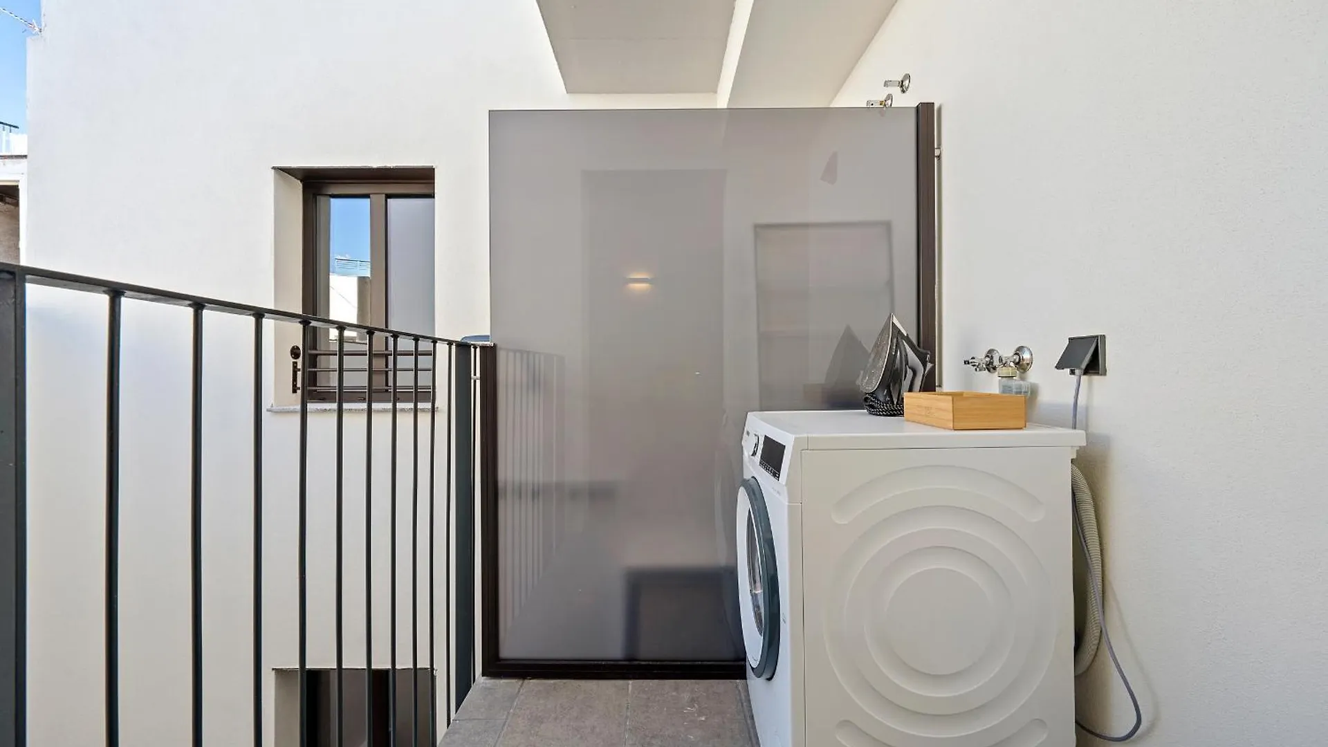 Hauzify I Apartaments Voramar Sant Pol De Mar Spain