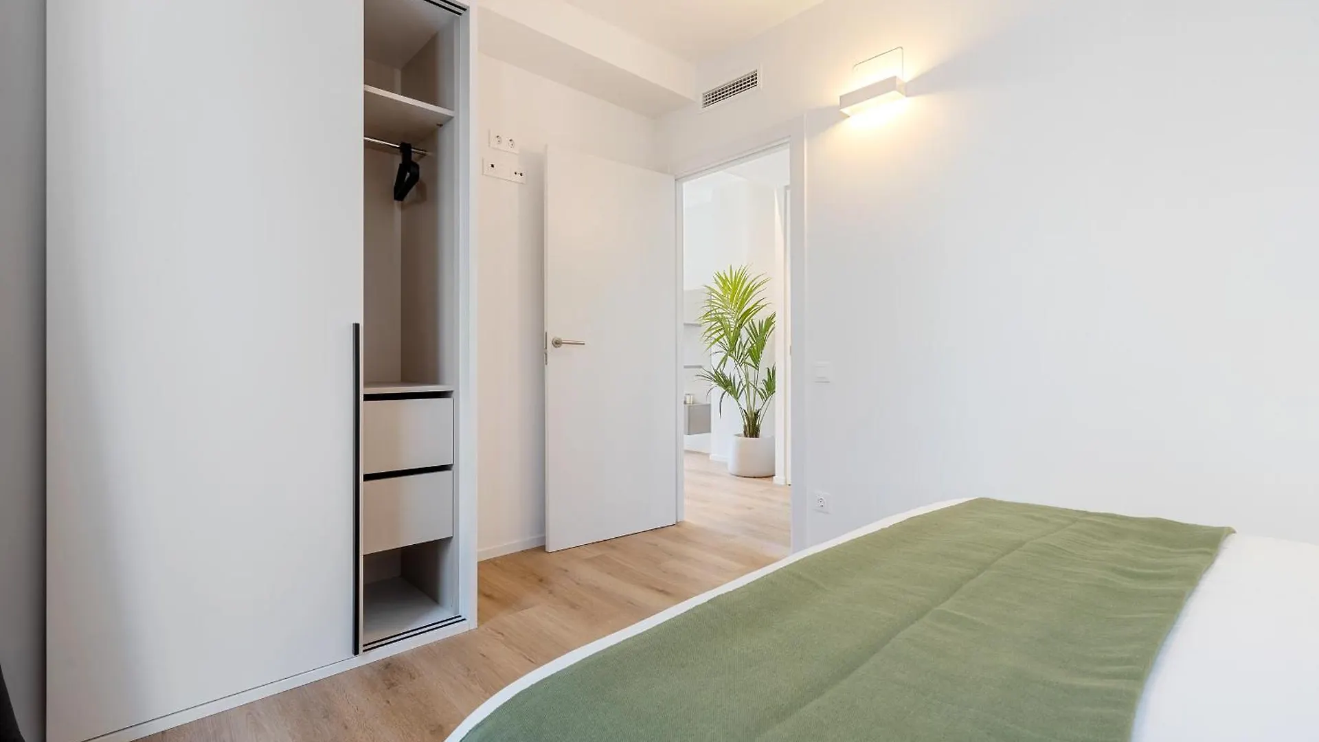 Hauzify I Apartaments Voramar Sant Pol De Mar 0*,  Spain