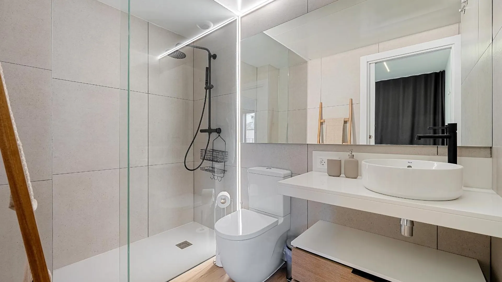 Hauzify I Apartaments Voramar Sant Pol De Mar Apartment